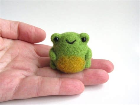 Fiber Arts Felting Wool Frog Sculptures Tiny Felted Frog Green Felt