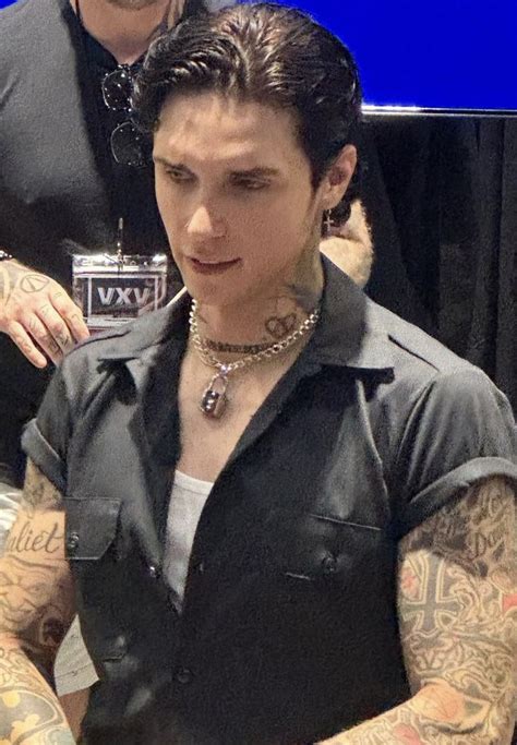 Pin By Link Leons Hoe Team Black On Andy Biersack Andy Black