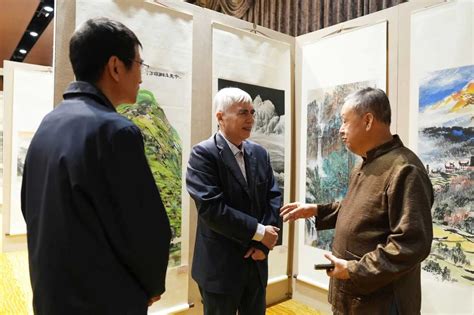 “祖国颂——海峡两岸百位书画名家共庆中华人民共和国75华诞精品展”在京举办中央动态台湾民主自治同盟