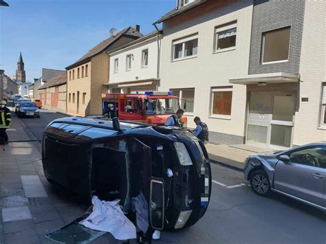 Troisdorf Bergheim Autofahrerin Bei Unfall Auf Der Siegstra E Verletzt