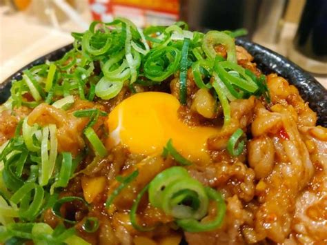 【実食レポ】背脂×焼肉の最強丼！『伝説のすた丼屋』の「背脂牛カルビすたみな焼肉丼」を食べてきた ライブドアニュース