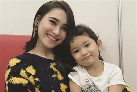 Ini Cara Ayu Ting Ting Hadapi Putrinya Yang Punya Sifat Moody Okezone