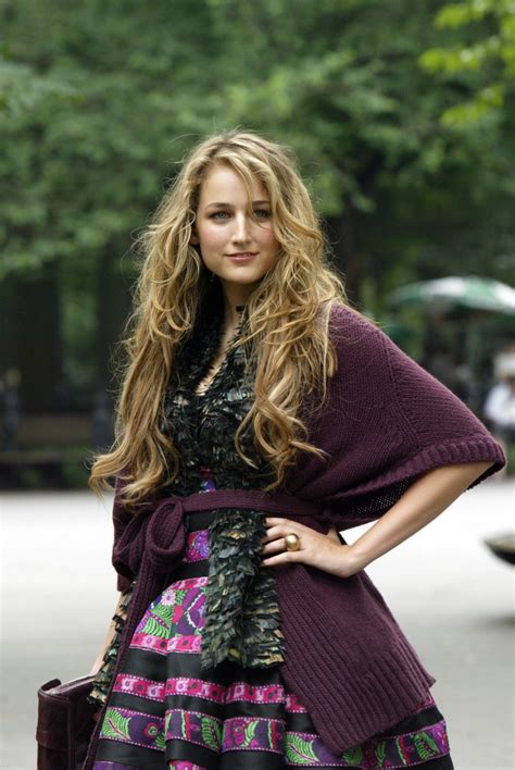 Leelee Sobieski pictures - Leelee Sobieski Central Park photoshoot