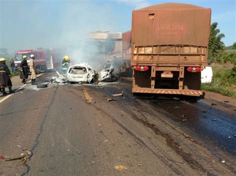 G1 Motorista De Carro Morre Após Acidente Com Caminhão Na Br 452