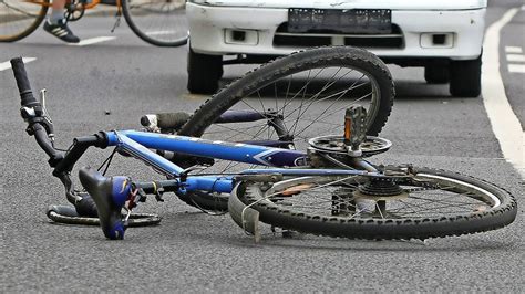 Leipzig Thekla Radfahrerin Schwer Verletzt Autofahrer Fl Chtet