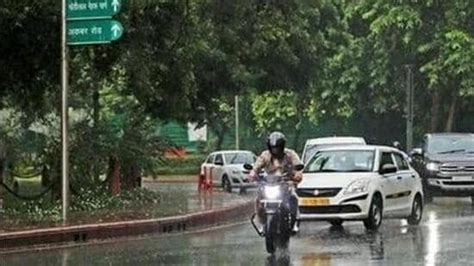 Heavy Rain Lashes Delhi As Roads Waterlogged Long Traffic Snarls Across City Latest News