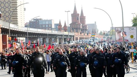 Revolutionäre 1 Mai Demo in Berlin Bilder der Randale