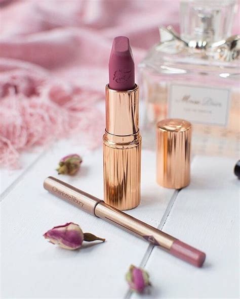 Con Un Pizzico Di Rosa Anche Il Grigio Del Cielo Fuchsia Lipstick