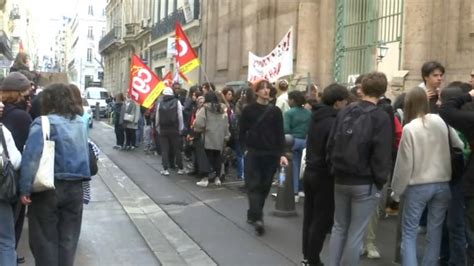 Réforme des retraites des élèves manifestent devant les lycées Thiers