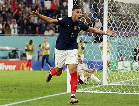 World Cup Mbappe Fires France Into Last 16 After 2 1 Win Over Denmark