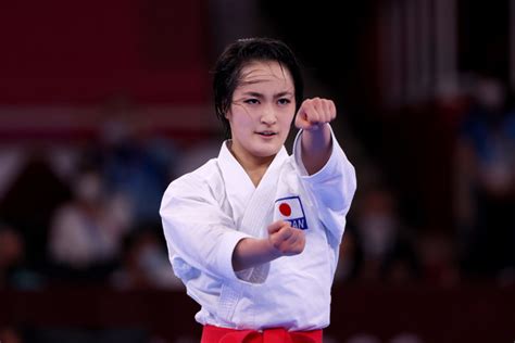 東京五輪の空手女子形決勝 清水希容が銀メダルを獲得 ライブドアニュース