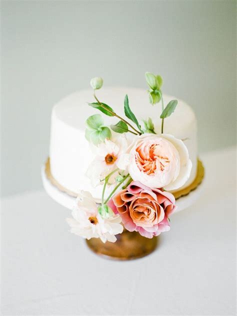 Simple Wedding Cakes That Prove Less Is More