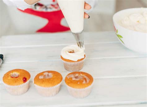 Cupcakes De Vainilla Con Buttercream Receta F Cil Pequerecetas