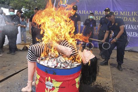 PEMUSNAHAN BARANG BUKTI HASIL TANGKAPAN BEA CUKAI ANTARA Foto