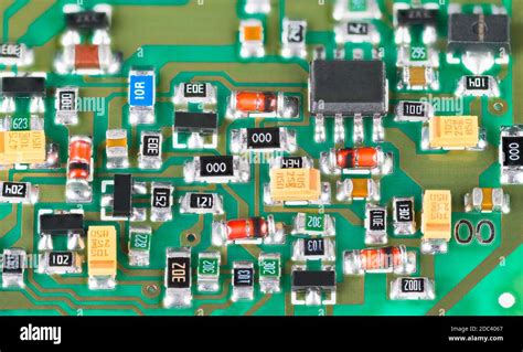 Tecnología de montaje superficial fotografías e imágenes de alta