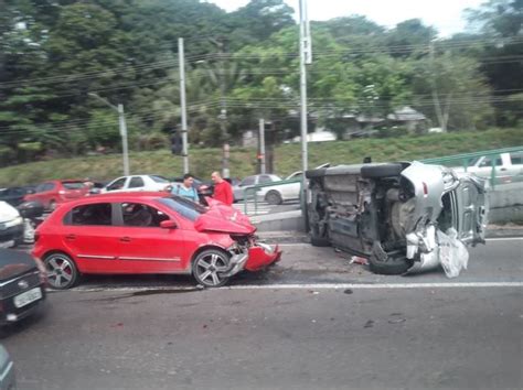 Acidentes De Tr Nsito Deixam Tr S V Timas Feridas Na Torquato Tapaj S