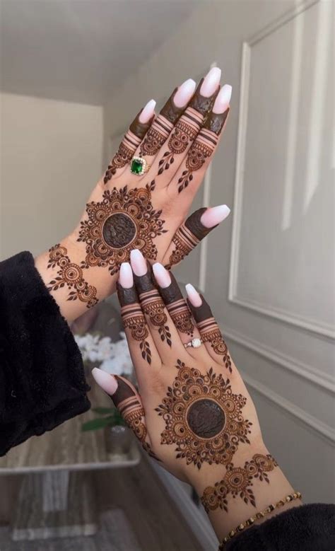 Épinglé par صبر sur Henna Modèles de henné Modèles tatouages