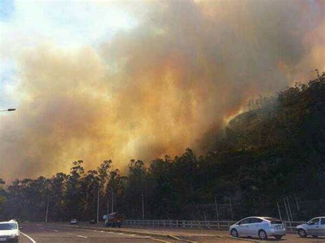 Controlado Incendio En El Parque Metropolitano De Quito Ecuador El