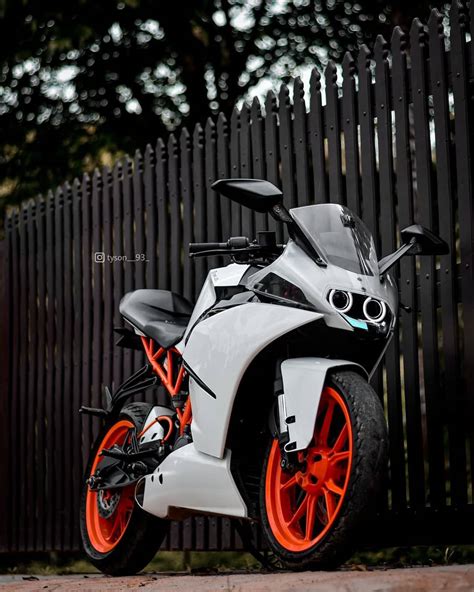 [100+] Ktm Rc 200 Wallpapers | Wallpapers.com