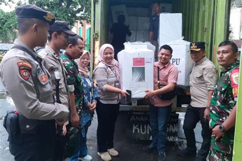 Polres Garut Terjunkan Personel Kawal Pendistribusian Logistik Pemilu