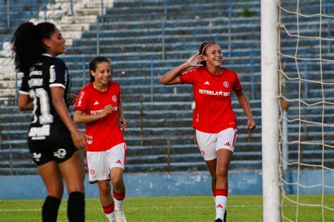 Internacional Vence Por A E Quebra Invencibilidade Do Corinthians