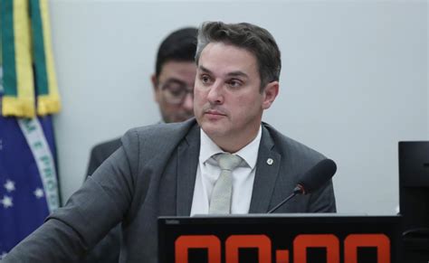 Presidente de CPI faz declaração machista e gordofóbica ao rebater