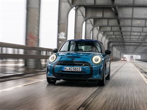 MINI Cooper S E celebra crescimento no Brasil condições especiais