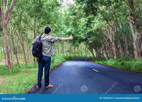 Auto Stop Du Concept De Tourisme Homme D Auto Stoppeur De Voyage