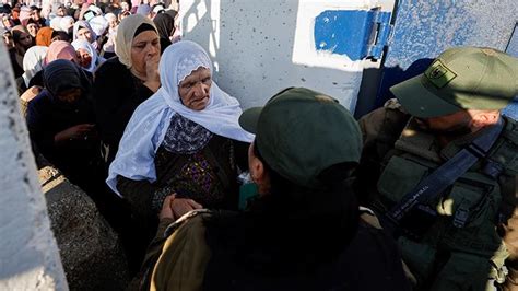 Perjuangan Warga Palestina Untuk Salat Jumat Di Masjid Al Aqsa Foto