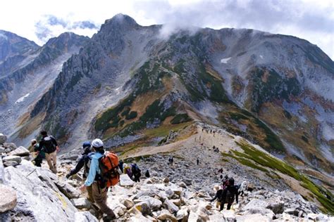 山岳ガイドになるには資格が必要？登山ガイドとの違いを解説 働きペディア