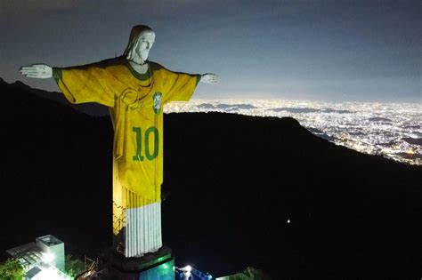 Pomnik Chrystusa Odkupiciela W Rio De Janeiro W Brazylijskiej Koszulce