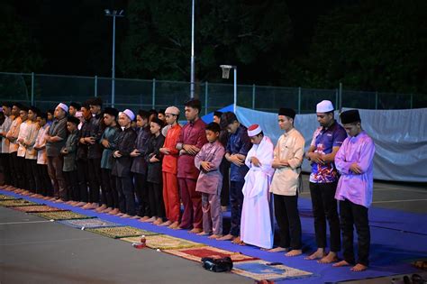 Shamsul Meriahkan Berbuka Puasa Beramai Ramai Di Padang Majlis Daerah