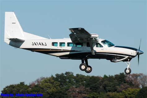 アジア航測 Cessna 208 JA14AJ 調布飛行場 航空フォト by Chofu Spotter Ariaさん 撮影2022年10月20日