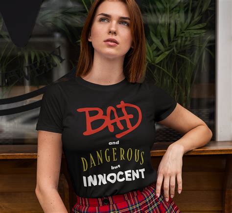 Camiseta Unisex Bad And Dangerous But Innocent Gen Style Applehead