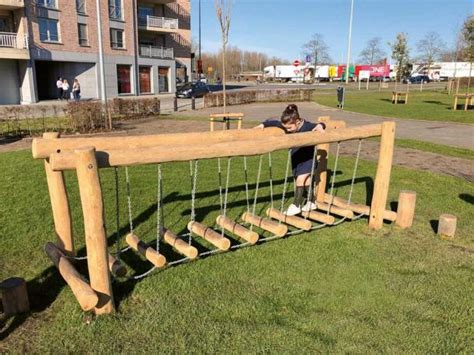 PONT D EQUILIBRE EN ROBINIER 4 15 ANS Acodis Parcours d agilité