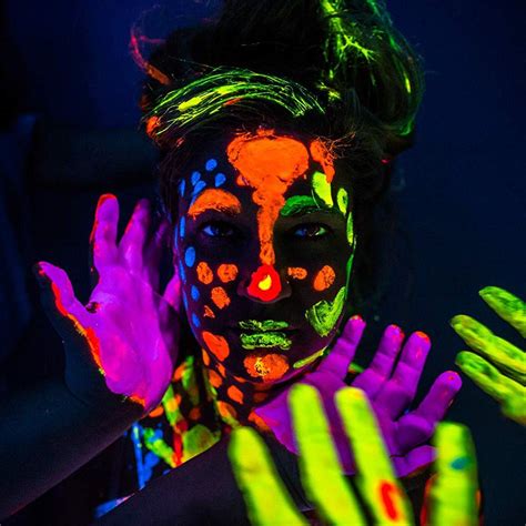 neon nights UV Licht Bodypainting Schminke Schwarzlicht Körperfarbe