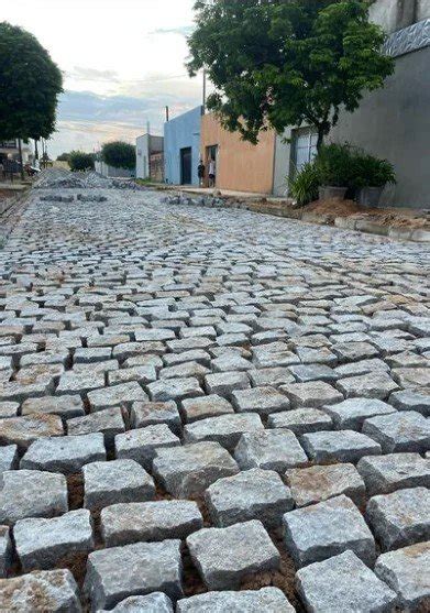 Prefeitura de Extremoz retoma obra de calçamento no Central Parque I