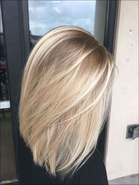 Neue Kurze Blonde Haar Dunkelwurzeln Haartrends 2018 Pinterest