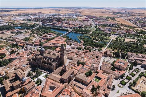 Vista aérea da Catedral de Salamanca na Espanha download Designi