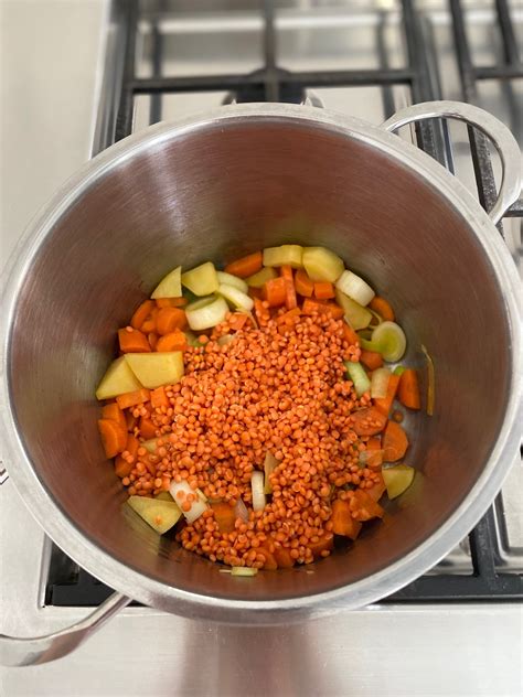 Vellutata di lenticchie rosse e carote bocconcini di baccalà e