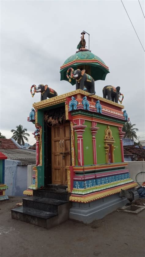 Malayala bhagavathi amman temple in the city Old Ayakudi