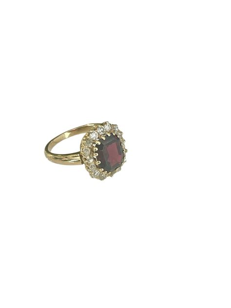 Proantic Pompadour Ring In Gold Adorned With A Garnet And Diamonds