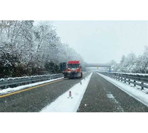 Ossola 24 Autostrade Bloccate Dalla Neve Dai Tir O Dall Inefficienza