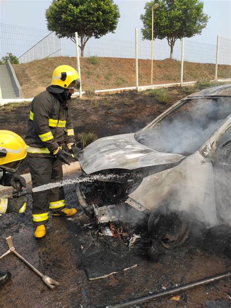 Vazamento de combustível faz carro pegar fogo em Gurupi Tocantins G1