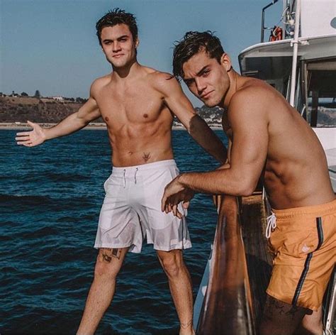 Dollan Twins Cute Twins Ethan And Grayson Dolan Ethan Dolan Dolan