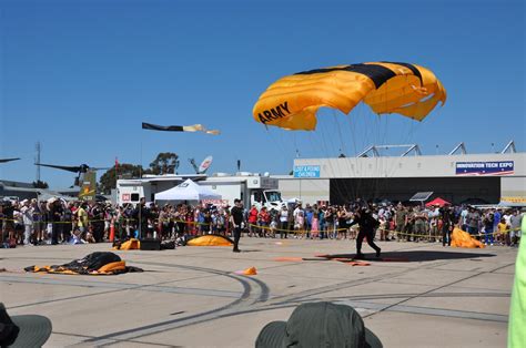 Hundreds visit Corps' emergency control vehicle display at San Diego ...