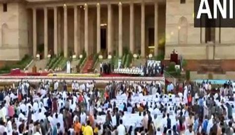 Stage Set For Narendra Modis Swearing In As Pm Guests Arrive At