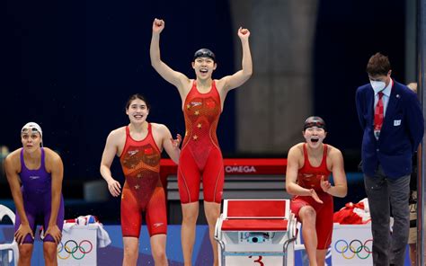 女子4x200米自由泳接力决赛：中国队创造世界纪录夺冠