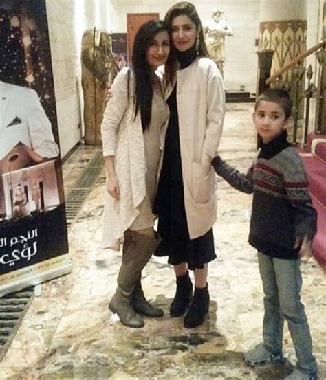 Mahira Khan With Her Son At The Screening Of Raees In Dubai - Arts ...