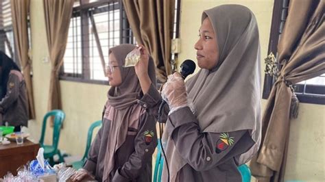 Mahasiswa Kkn Unri Sulap Minyak Jelantah Menjadi Sabun Batang Berita